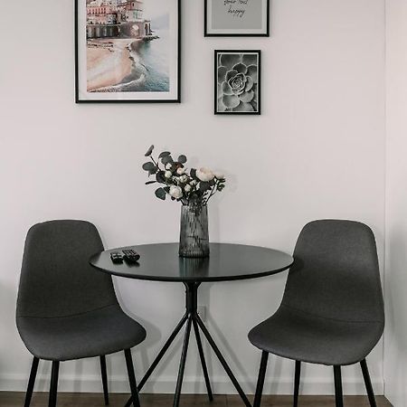 B15 - Wood&Black Apartman Győr Exteriör bild