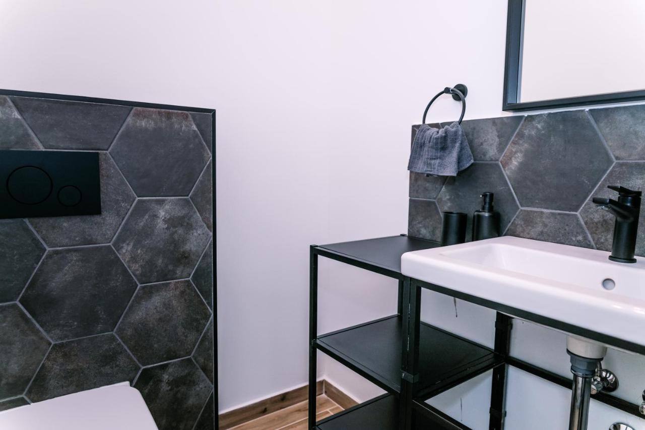 B15 - Wood&Black Apartman Győr Exteriör bild